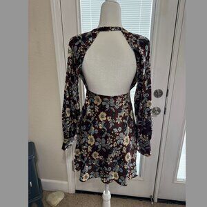 NWT Future Collective Long Sleeved Floral Mini Dress SZ 6